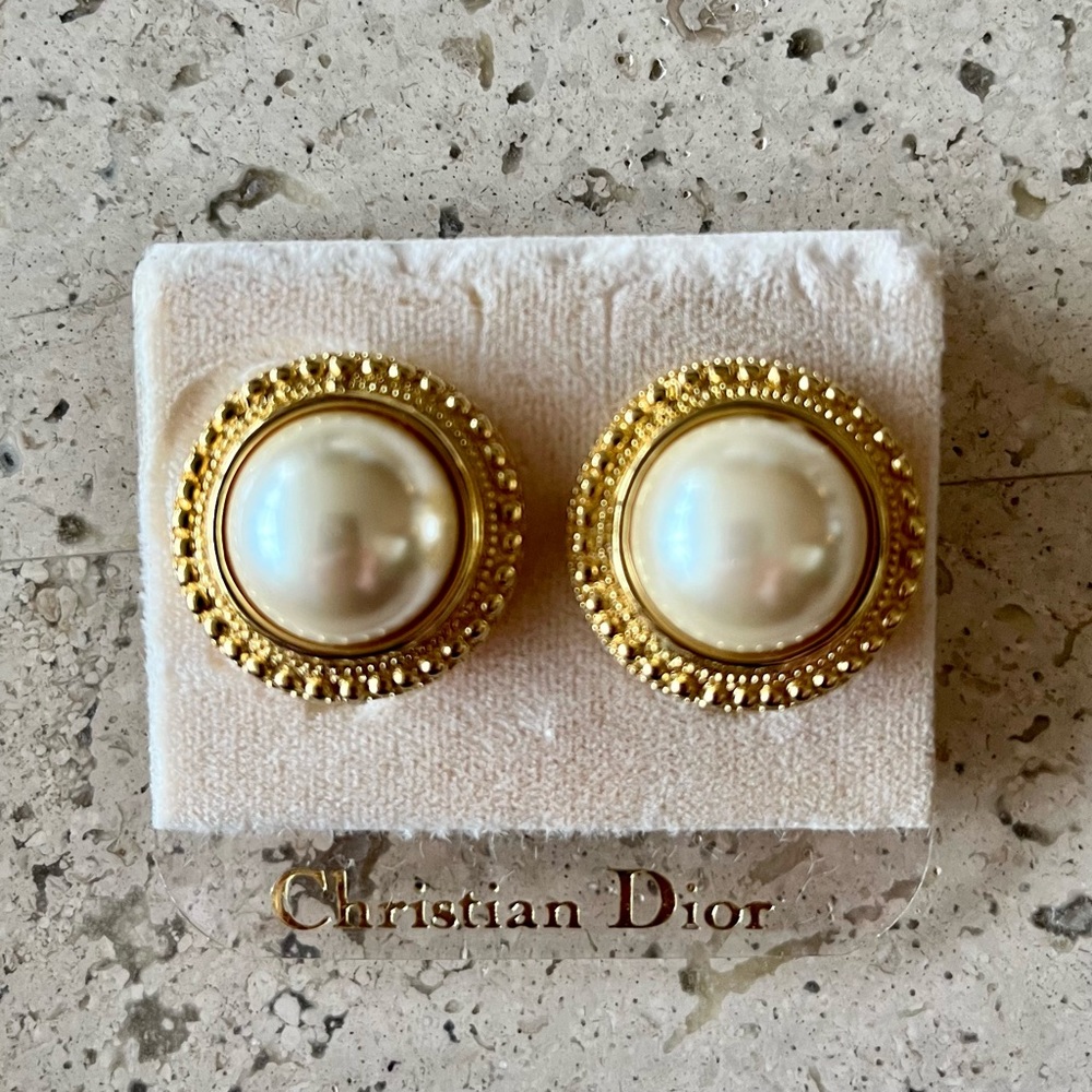 Christian Dior pearl & gold tone clip on Earrings!